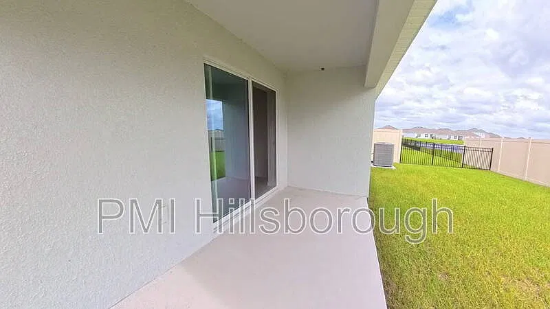 3 bed, 2.0 bath, 1504 sqft, $2,440 — Photo 4