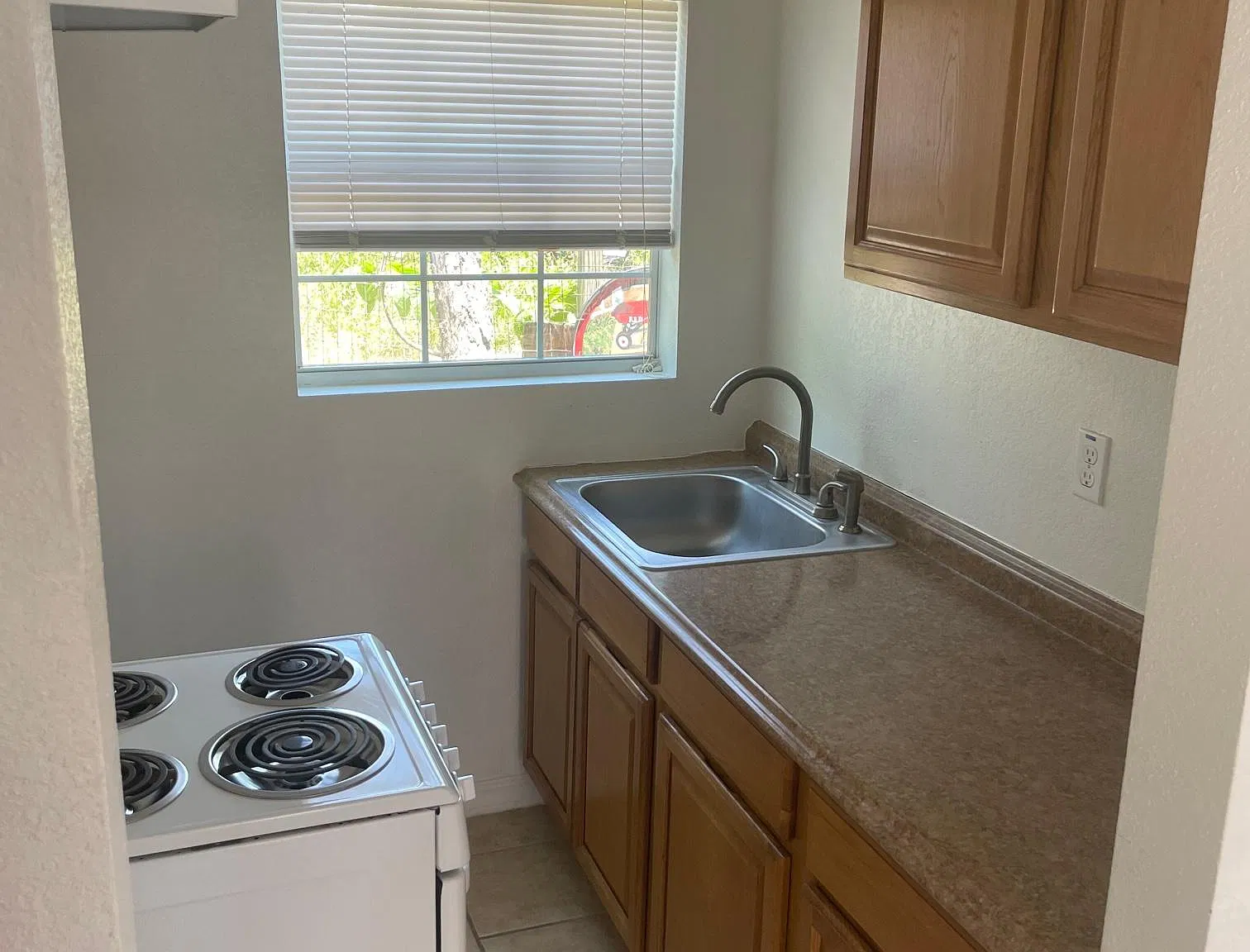 Studio, 550 sqft, $975 — Photo 4