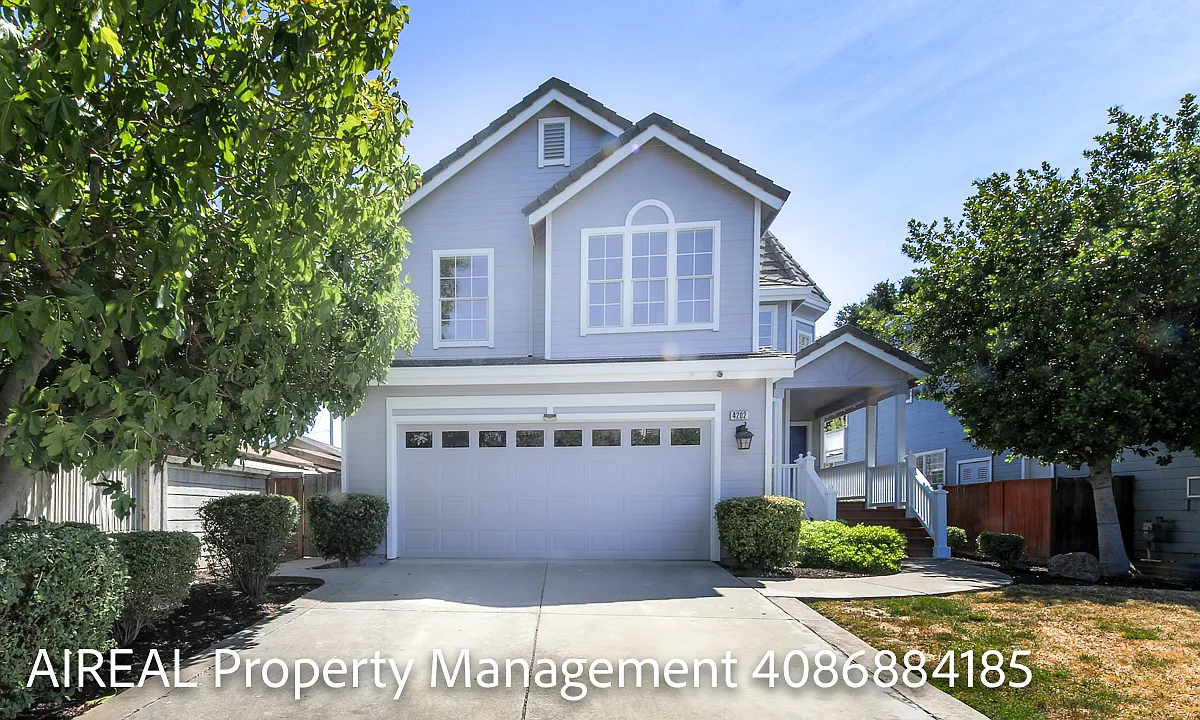 5 bed, 2.5 bath, 2308 sqft, $5,200 — Photo 1