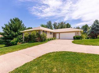 2645 Canterbury Rd, Muscatine, IA 52761