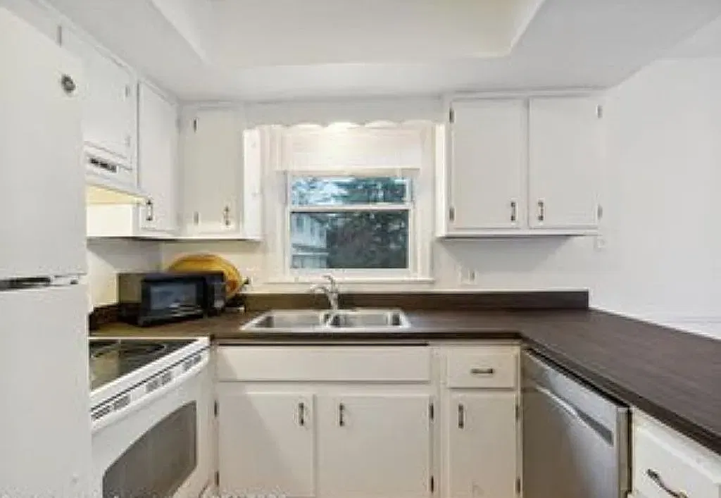 5 bed, 2240 sqft, $4,000 — Photo 3