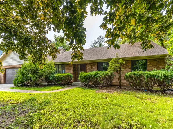 300 6th St, Wheeling, IL 60090