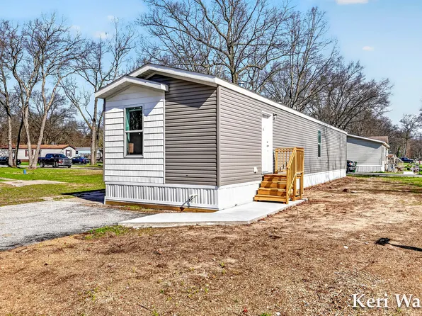 2359 Maple St, Twin Lake, MI 49457