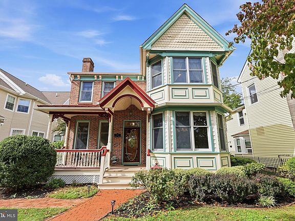 2nd image of 621 Radcliffe St