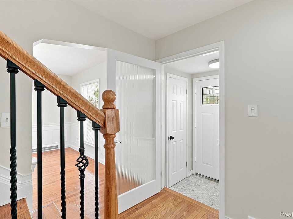 16130 Whitcomb St, photo 6