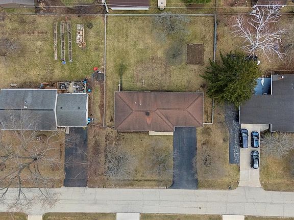 4th image of 225 Garnett Ave
