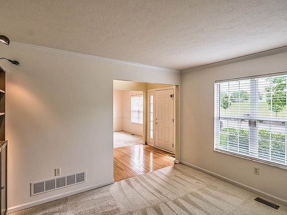 5th image of 334 Cottingham Cres