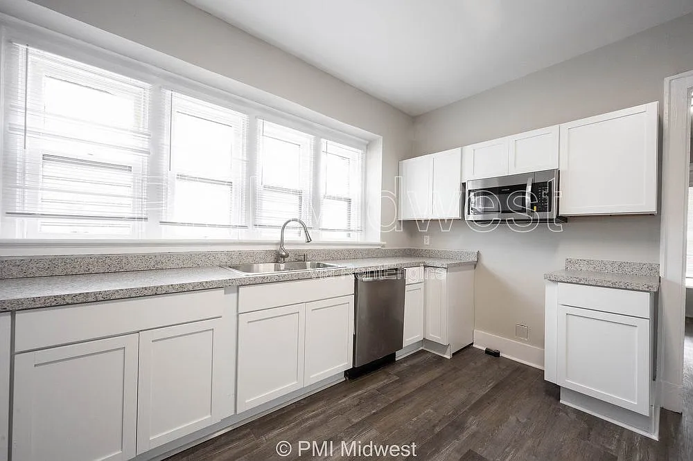 2 bed, 1.0 bath, 1132 sqft, $1,049 — Photo 4