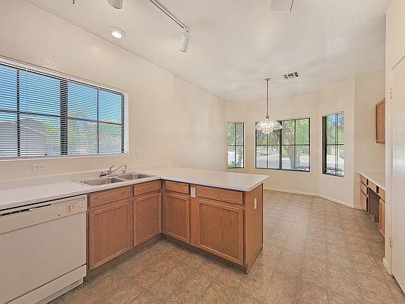 5th image of 8933 W Paradise Dr