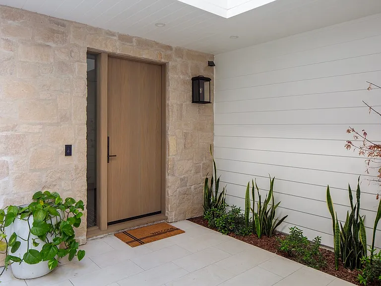506 Goldenrod #B — Photo 2