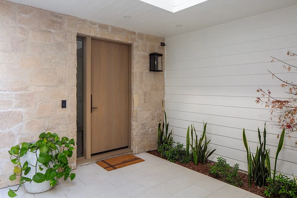 Building Photo - 506 Goldenrod #B