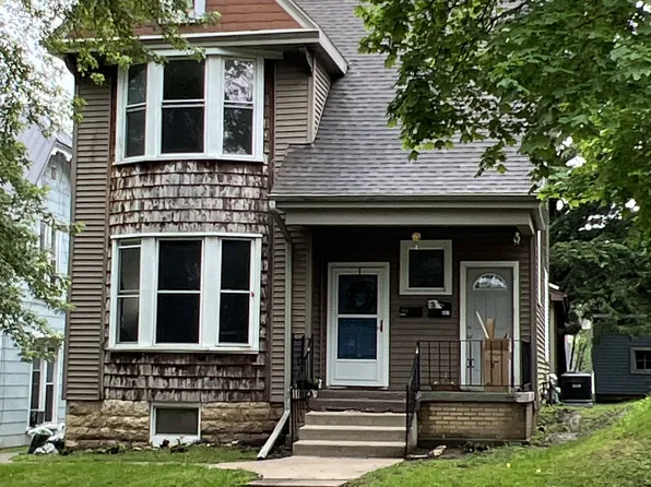 697 Wilson Ave, Dubuque, IA