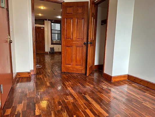 Rented by Ambassador Realty Co | media 7