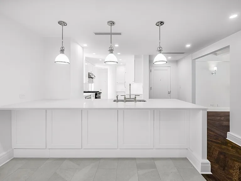 1085 Park Ave #4B — Photo 1