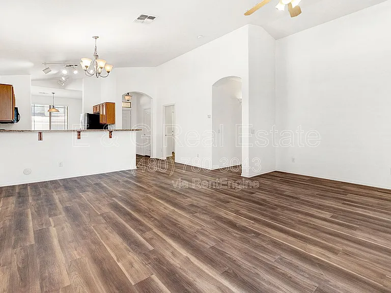 17228 W Elm St — Photo 15