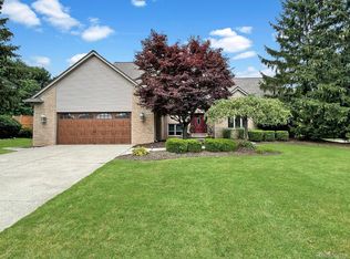 883 Snowmass Dr, Rochester Hills, MI 48309