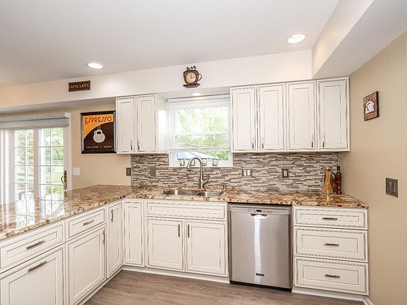 5th image of 8274 Autumn Ln