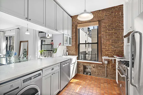 Sold by Compass | media 19