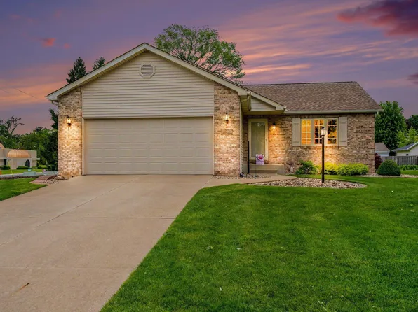 17981 Bay Winds Dr, South Bend, IN 46635