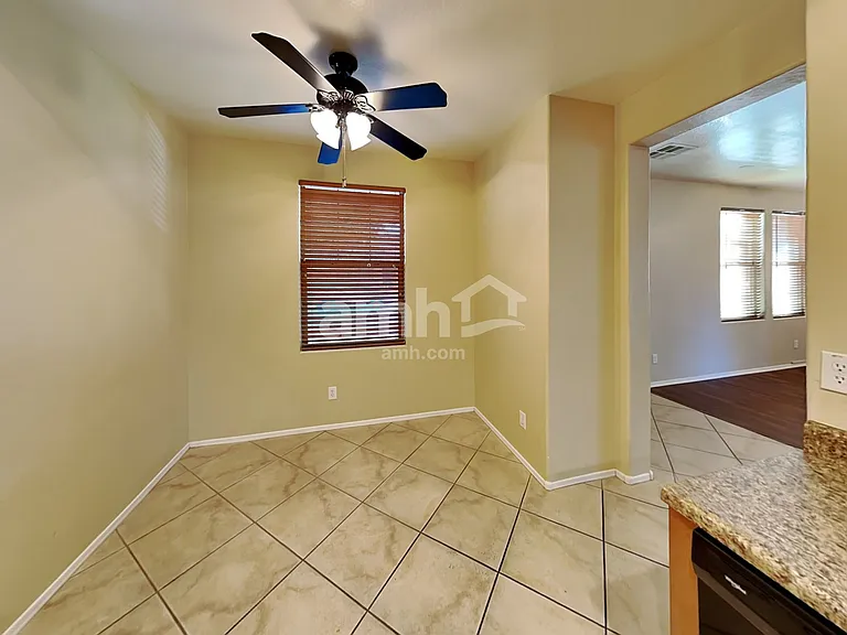 3716 E Waite Ln — Photo 4