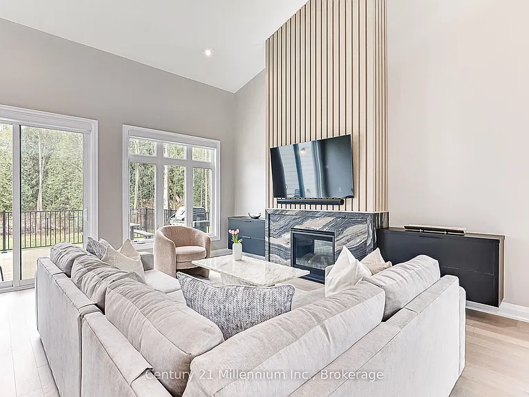 82 Goldie Ct — Photo 11