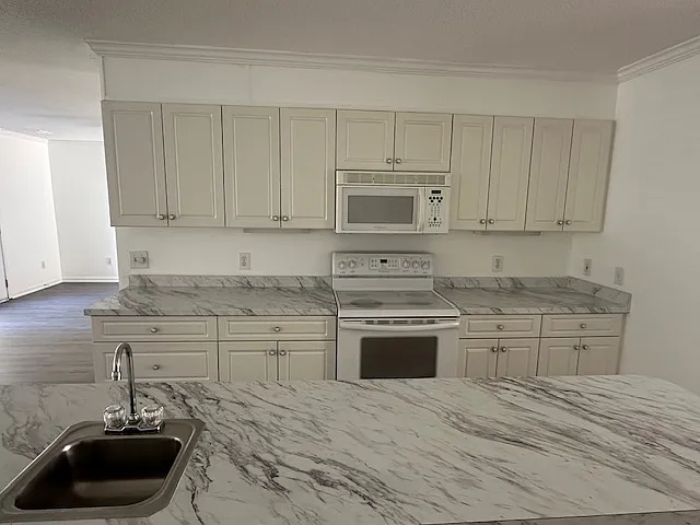 3 bed, 2278 sqft, $2,000 — Photo 2
