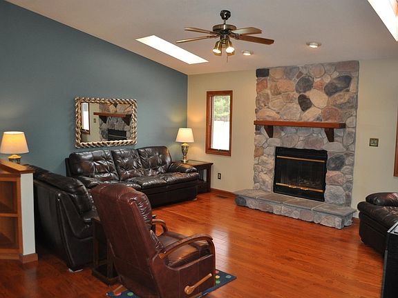3rd image of 22371 Pepperwood Ln