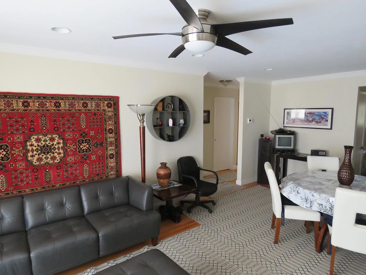 131 Hawthorne Ave — Photo 1
