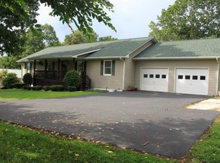 282 White Oak Ln, Tryon, NC 28782