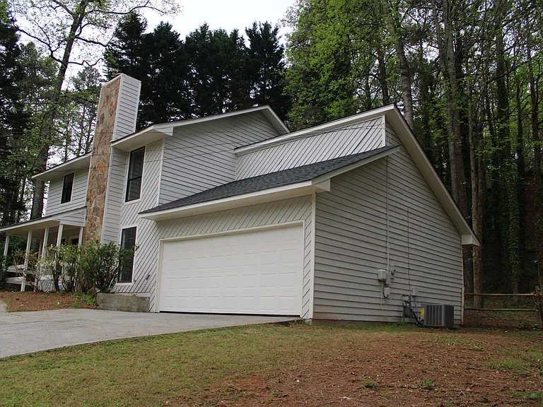 1386 Williamsburg Ln — Photo 2