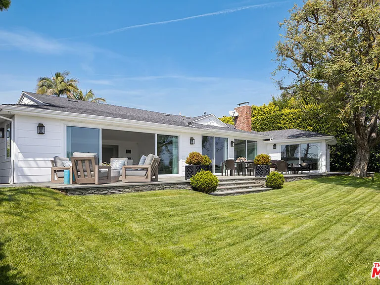 1132 Napoli Dr — Photo 2