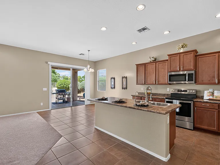 16864 W Hammond St — Photo 39