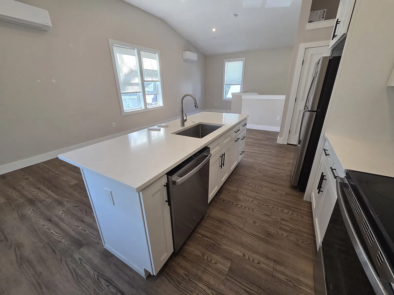 4 bed, 4.0 bath, 1400 sqft, $4,800 — Photo 3