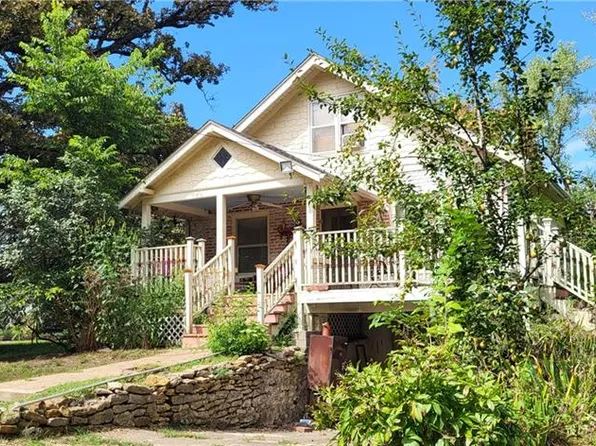 725 N Iron St, Paola, KS 66071