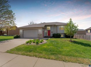 203 E Walnut St, Harrisburg, SD 57032