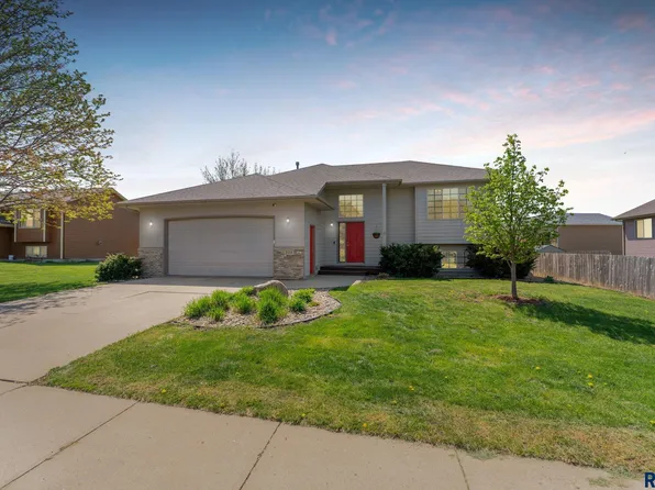 203 E Walnut St, Harrisburg, SD 57032