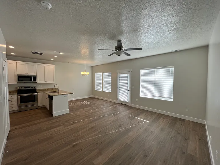 294 N 100 W — Photo 2