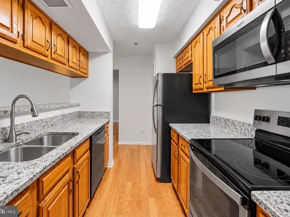12236 Ladymeade Ct APT 201, Woodbridge, VA 22192