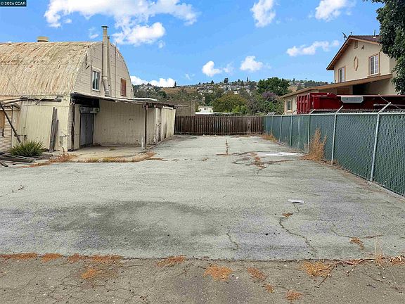 4th image of 1452 165th Ave