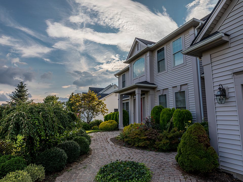 1st image of 35 Delancey Ct