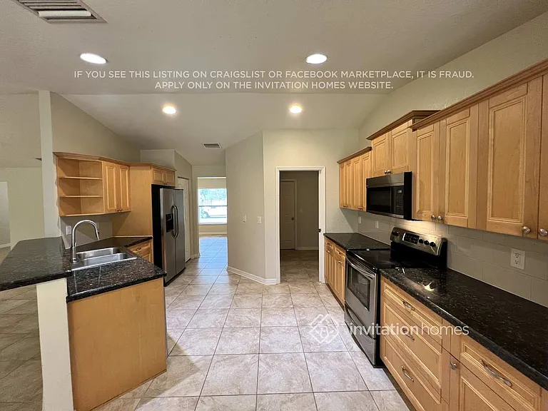 833 SE Lansdowne Ave — Photo 5