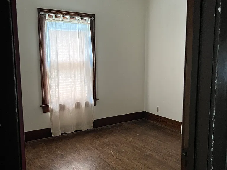 410 Shelton St — Photo 6