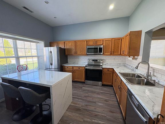 4th image of 3901 S Bushmill Dr
