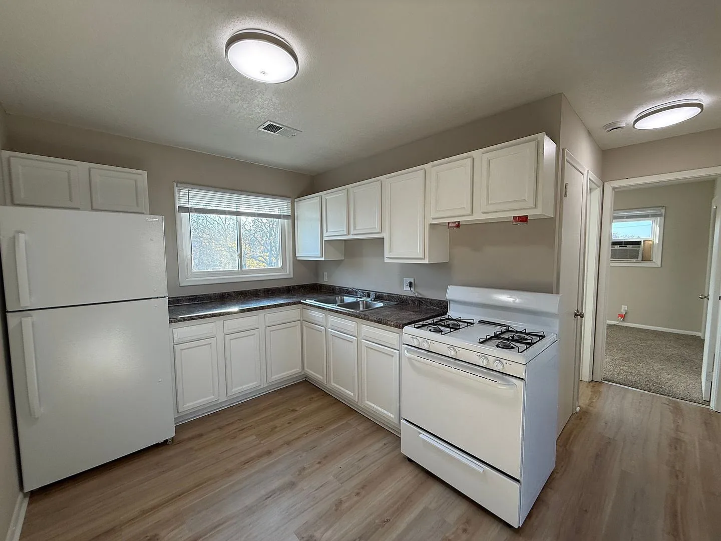 2606 E Hennepin Ave — Photo 1