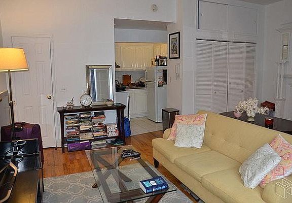 2nd image of 35 W 89th St APT 2B