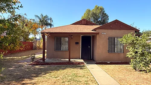 3517 E Lamona Ave Photo 1 3517 E Lamona Ave Photo 1