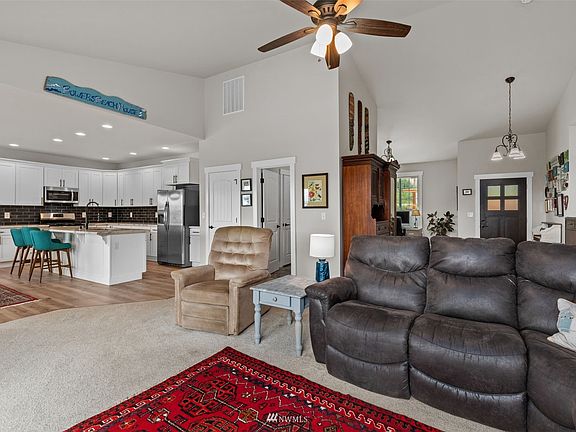 4th image of 1229 SE Camano Drive