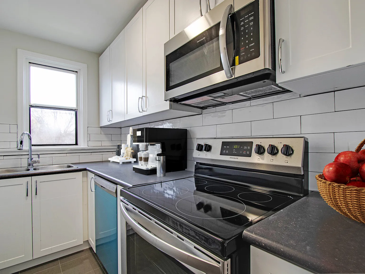 19 Engelhart Crescent — Photo 4