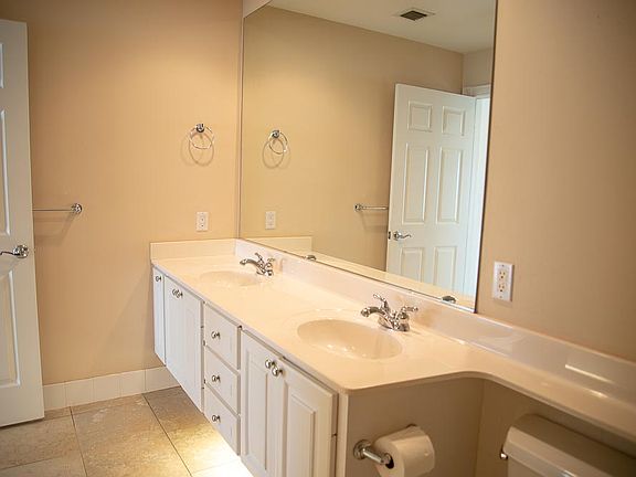 5th image of 11393 SW Pembroke Dr