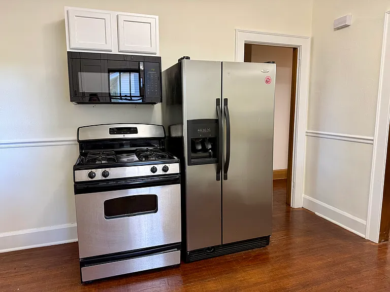 422 Paris Ave — Photo 9